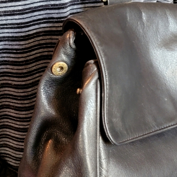 DKNY ♡ Sweet Vintage Genuine SOFT Black Leather Swivel Convertable Backpack Bag - Picture 13 of 17